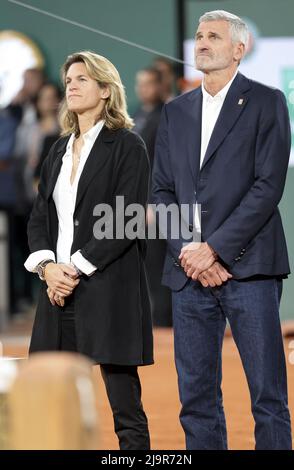 Der neue Direktor von Roland-Garros Amelie Mauresmo, Präsident des französischen Tennisverbands FFT Gilles Moretton bei einer Feier zur Feier der Karriere von Jo-Wilfried Tsonga nach seinem letzten Tennisspiel gegen Casper Ruud aus Norwegen am 3. Tag der French Open 2022, einem Tennis-Grand-Slam-Turnier am 24. Mai, 2022 im Roland-Garros-Stadion in Paris, Frankreich - Foto: Jean Catuffe/DPPI/LiveMedia Stockfoto