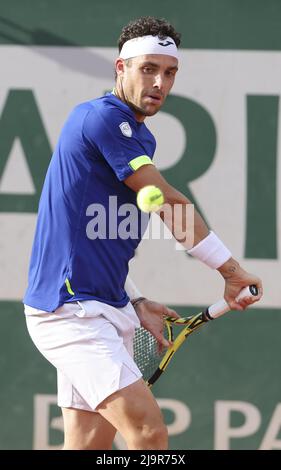 Marco Cecchinato aus Italien am 3. Tag der French Open 2022, einem Grand-Slam-Tennisturnier am 24. Mai 2022 im Roland-Garros-Stadion in Paris, Frankreich - Foto: Jean Catuffe/DPPI/LiveMedia Stockfoto