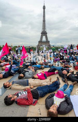 Paris, Frankreich, LGBT-Vereinigung, SOS-Homophobie-Demonstration, Protest gegen Homophobie in Russland, am Trocadero in der Nähe des Eiffelturms Stockfoto