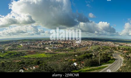 Herrlicher Blick über die Stadt Caceres, Spanien. Luftaufnahme Stockfoto