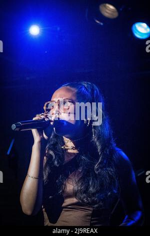 Kopenhagen, Dänemark. 24.. Mai 2022. Die britische Neo-Soulsängerin und Songwriterin Joy Crookes gibt ein Live-Konzert im Pumpehuset in Kopenhagen. (Foto: Gonzales Photo/Alamy Live News Stockfoto