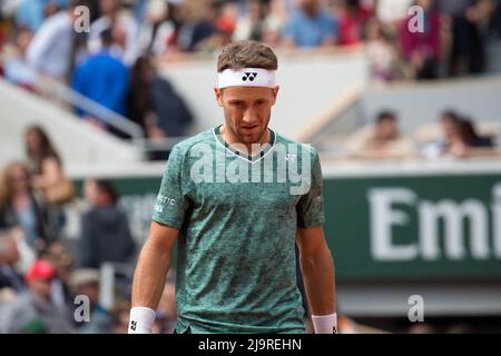 Casper Ruud spielt während der French Open Tennis Roland Garros 2022 am 24. Mai 2022 in Paris, Frankreich. Foto von Nasser Berzane/ABACAPRESS.COM Stockfoto