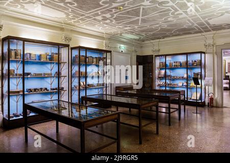 Venedig, Italien, ein Raum des Museums für orientalische Kunst in Ca’ Pesaro Stockfoto