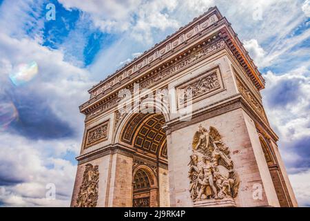 Triumphbogen, Place Charles de Gaulle, Paris, Frankreich. Standort des unbekannten französischen Soldaten. Ehrt diejenigen, die in der revolutionären napoleonischen und anderen gekämpft Stockfoto