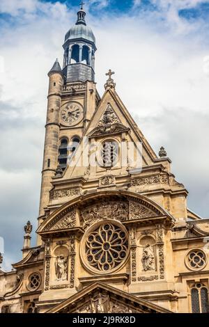 Fassade von St. Etienne-du-Mont, Paris, Frankreich. Die katholische Kirche wurde 1626 gegründet und enthält einen Schrein des heiligen Genevieve, der schutzpatronin von Paris. (Redaktionelle Verwendung Stockfoto