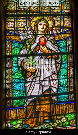 Heilige Teresa von Avila, Jesus Glasmalerei, Sanctuary Maria Auxiliadora, Punta Arenas, Chile. Die spanische Nonne aus Avila wurde zu einer der wichtigsten Stockfoto