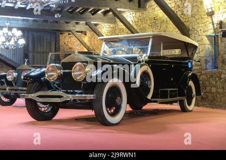 GALDAMES, SPANIEN-8. AUGUST 2021: 1922 Rolls-Royce Silver Ghost DHC Springfield Cabrio im Automobilmuseum Torre Loizaga (Miguel de la Via) Stockfoto