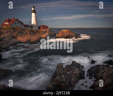 USA, Maine, Portland. Head Light Lighthouse und Museum bei Sonnenuntergang. Stockfoto