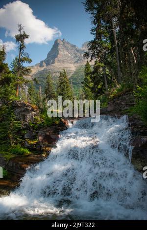 Reynolds Mountain und Virginia Falls, Glacier National Park, Montana, USA Stockfoto