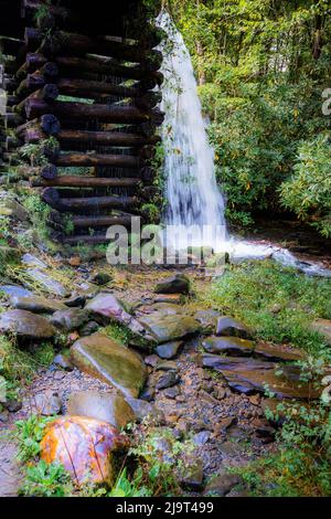 Sluice Waterfall, Mingus Mill in Great Smoky Mountains, Cherokee, North Carolina Stockfoto