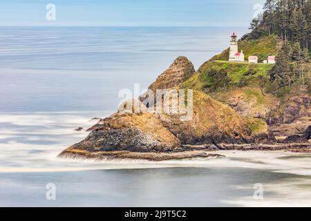 Heceta Head, Oregon, USA. Heceta Head Lighthouse an der Küste von Oregon. Stockfoto