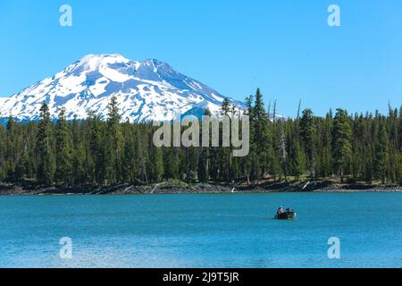 Bend, Oregon, USA. Cascade Lakes Scenic Byway, Three Sisters Mountains Stockfoto