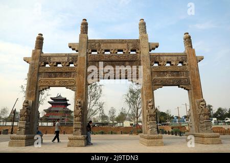 (220525) -- CANGZHOU, 25. Mai 2022 (Xinhua) -- die Bürger genießen die Landschaft entlang des Großen Kanals in der Stadt Cangzhou, der nordchinesischen Provinz Hebei, 24. Mai 2022. (Xinhua/Luo Xuefeng) Stockfoto