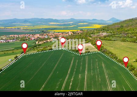 Czech realty Business - Grundstück in Luftaufnahme. GPS-Registrierung Übersicht über Immobilien, Immobilien für Karte mit Lage, Bereich. Konzept für Residentia Stockfoto