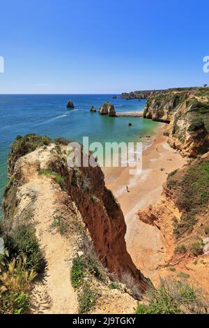 Süden und größerer Teil - Praia Pinhao Beach-Blick von der Klippe. Algarve-Portugal-252 Stockfoto