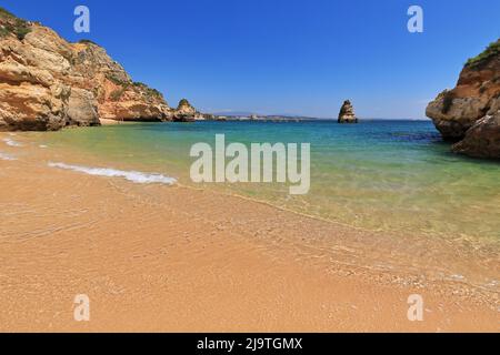 Klippen und Meeresstapel - südlicher Abschnitt Praia do Camilo Beach. Lagos-Portugal-257 Stockfoto