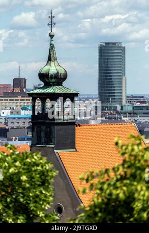 Bratislava, Slowakei - 05 21 2022: Blick auf Bratislava vom Burgberg. Stockfoto