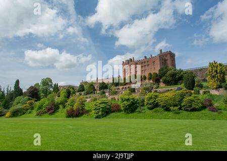 Dies ist das berühmte Powis Castle, das vom nationalen Trust betrieben wird.das Schloss in der Nähe von Welshpool Powys Mid Wales. Stockfoto