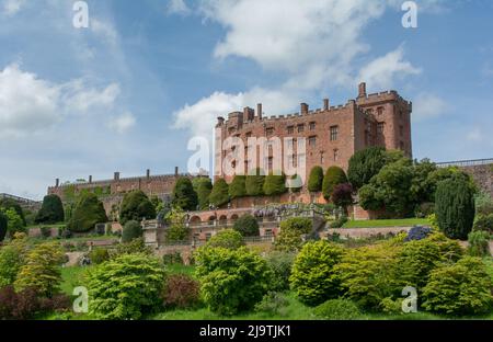 Dies ist das berühmte Powis Castle, das vom nationalen Trust betrieben wird.das Schloss in der Nähe von Welshpool Powys Mid Wales. Stockfoto