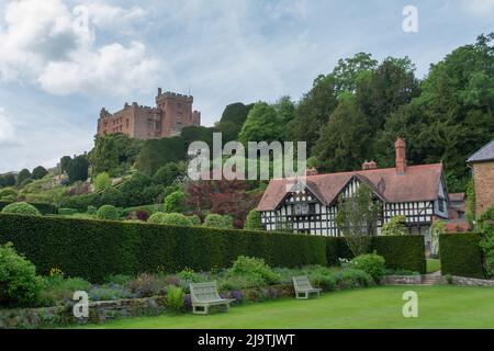 Dies ist das berühmte Powis Castle, das vom nationalen Trust betrieben wird.das Schloss in der Nähe von Welshpool Powys Mid Wales. Stockfoto