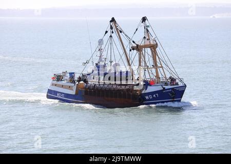 Das irische registrierte Fischereischiff SATURNUS (WD47). Der 30 Meter lange Trawler wurde 1980 gebaut Stockfoto