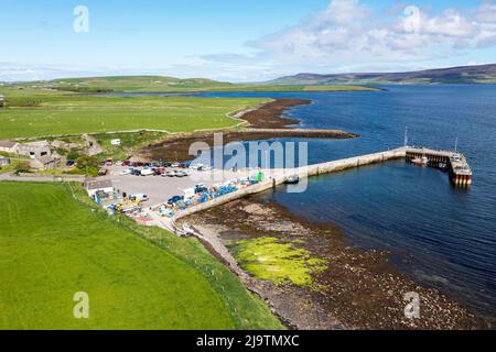 Luftaufnahme des Tingwall Ferry Anlegekahnes, Orkney Mainland, Schottland, Großbritannien. Stockfoto