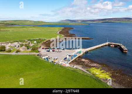 Luftaufnahme des Tingwall Ferry Anlegekahnes, Orkney Mainland, Schottland, Großbritannien. Stockfoto