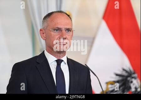 Wien, Österreich. 25. Mai 2022. Pressekonferenz nach dem Ministerrat mit Innenminister Gerhard Karner. Thema: internet-Sicherheit. Quelle: Franz Perc/Alamy Live News Stockfoto
