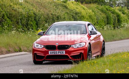 2015 orange 2979 ccm BMW M4 Stockfoto