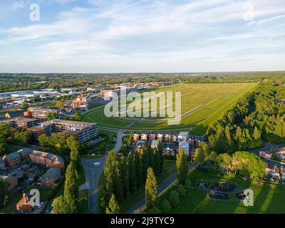 Luftaufnahme über Newbury Racecourse bei Golden Hour Stockfoto