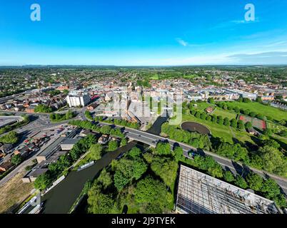 Luftaufnahme von Newbury Town vom Victoria Park nach Westen Stockfoto