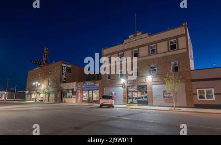 Drumheller, Alberta, Kanada – 22. Mai 2022: Am frühen Morgen Straßenlandschaft der Innenstadt von Drumheller Stockfoto