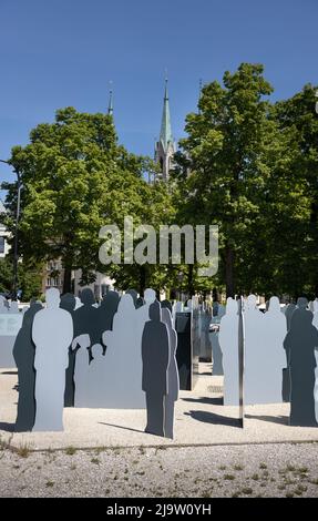 München, DEUTSCHLAND - 18. Mai 2022: Das Oktoberfest Bombenanschlag Dokumentationsdenkmal auf der Theresienwiese, München. Es erinnert sich an die 1980 ganz rechts ter Stockfoto