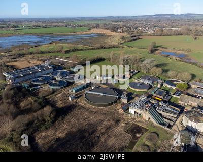 Luftaufnahme der Kläranlagen von Southern Water Chichester, West Sussex, England Stockfoto