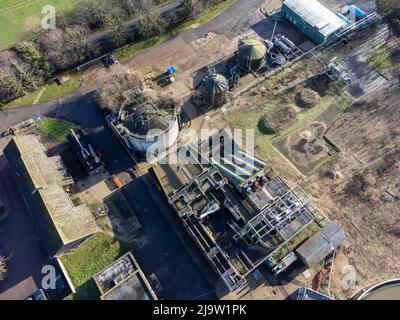 Luftaufnahme der Kläranlagen von Southern Water Chichester, West Sussex, England Stockfoto