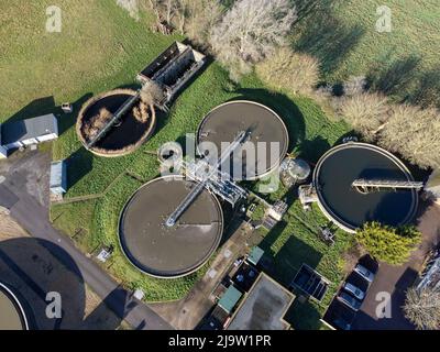 Luftaufnahme der Kläranlagen von Southern Water Chichester, West Sussex, England Stockfoto