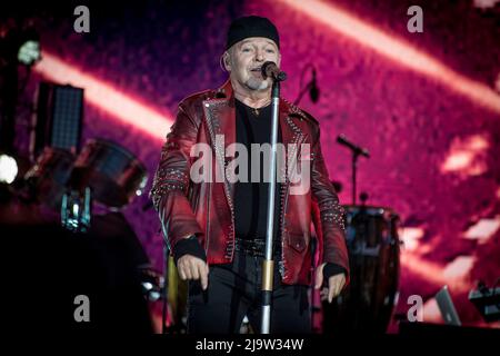 24. Mai 2022, Mailand, Mailand, Italien: Vasco Rossi tritt beim Ippodromo La Maura in Mailand auf. (Bild: © Pamela Rovaris/Pacific Press via ZUMA Press Wire) Stockfoto