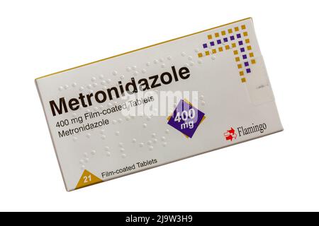 Packung Metronidazol 400 mg Filmtabletten Antibiotika zur Behandlung einer Reihe von bakteriellen Infektionen - Antibiotika-Kapseln, Antibiotika-Pillen Stockfoto
