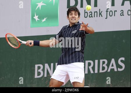 Paris, Frankreich. 24.. Mai 2022. Cristian Garin aus Chile während des 3. Tages der French Open 2022, einem Grand-Slam-Tennisturnier am 24. Mai 2022 im Roland-Garros-Stadion in Paris, Frankreich - Foto: Jean Catuffe/DPPI/LiveMedia Credit: Independent Photo Agency/Alamy Live News Stockfoto