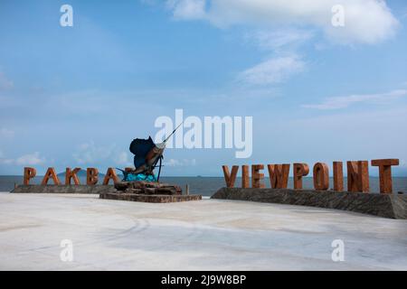 Außendekoration Design und Segelfisch Statue der Terrasse Aussichtspunkt Pak Bara Waterfront Dorf am Strand für thailänder ausländische Reisende zu besuchen Stockfoto