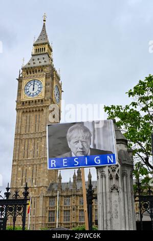 London, Großbritannien. Anti-Boris Johnson protestiert auf dem Parliament Square an dem Tag, an dem der Bericht von Se Gray über illegale 10-Parteien veröffentlicht wurde. Kredit: michael melia/Alamy Live Nachrichten Stockfoto