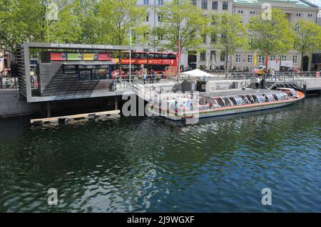 Kopenhagen/Dänemark/23 Mai 2022/Reisender 3enjoy Bootsfahrt eine Seufzer sehende Bustour in der dänischen Hauptstadt Kopenhagen Dänemark. (Foto..Francis Dean/Deanpices. Stockfoto