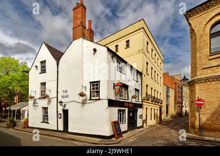 OXFORD CITY ENGLAND ALFRED STREET UND DER BÄRENPUB DAS ÄLTESTE ÖFFENTLICHE HAUS IN OXFORD Stockfoto