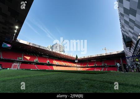Tirana, Albanien. 25.. Mai 2022. Tirana, Albanien. 25.. Mai 2022. Tirana - die Air Albaniastadion vor dem Spiel zwischen AS Roma und Feyenoord bei Air Albaniastadion am 25. Mai 2022 in Tirana, Albanien. (Box to Box Pictures/Yannick Verhoeven) Credit: Box to Box pictures/Alamy Live News Credit: Box to Box pictures/Alamy Live News Stockfoto