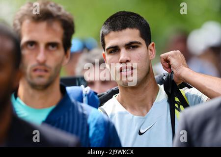 Paris, Frankreich. 25.. Mai 2022. Tennisspieler Carlos Alcaraz (R) beim French Open Grand Slam Tennisturnier 2022 in Roland Garros, Paris, Frankreich. Frank Molter/Alamy Live Nachrichten Stockfoto