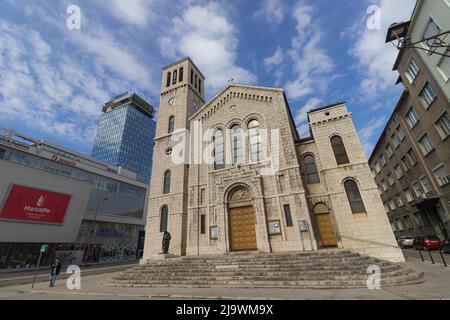 Sarajevo, Bosnien und Herzegowina - 13. FEBRUAR 2022: Weitblick auf die römisch-katholische St.-Joseph-Kirche (Crkva Svetog Josipa) im Zentrum von Sarajevo. Die Kirche Stockfoto