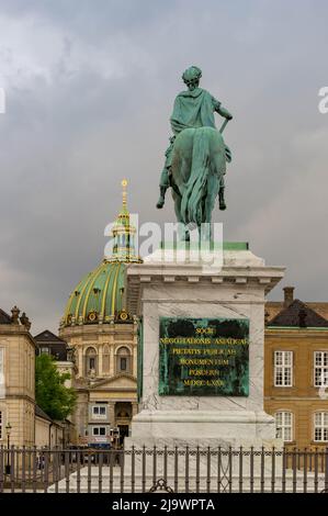 Die Euuestrian Statue und Frederiks Kirke im Schloss Amalienborg, Kopenhagen, Dänemark Stockfoto