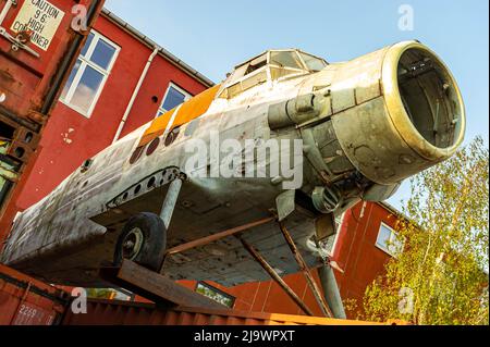 Ein Vintage, wingelloses Antonov AN-2-Flugzeug, das in einem Restaurant im Stadtteil Baghaven in Kopenhagen ausgestellt wird Stockfoto