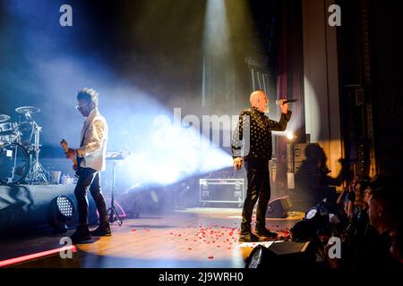 Peter Murphy und Daniel Ash vom Bauhaus treten am 17.. Mai 2022 im Rahmen der Bauh auf der Bühne der Arlene Schnitzer Concert Hall in Portland, Oregon, USA, auf Stockfoto