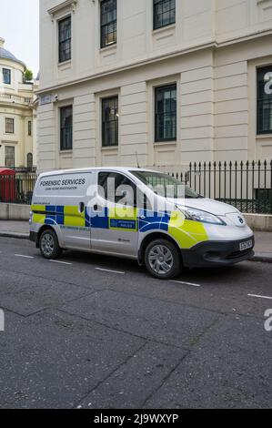 Metropolitan Police Forensic Services Kriminalfall-Tatort-Ermittlungswagen parkte an der Bordwand vor der Polizeiwache Charing Cross. London, England, Großbritannien. Stockfoto